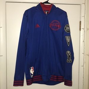Size large Pistons windbreaker